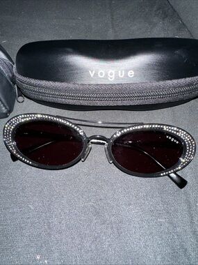 Vogue VO4348SB Black Oval Crystal Sunglasses!  Brand New!!